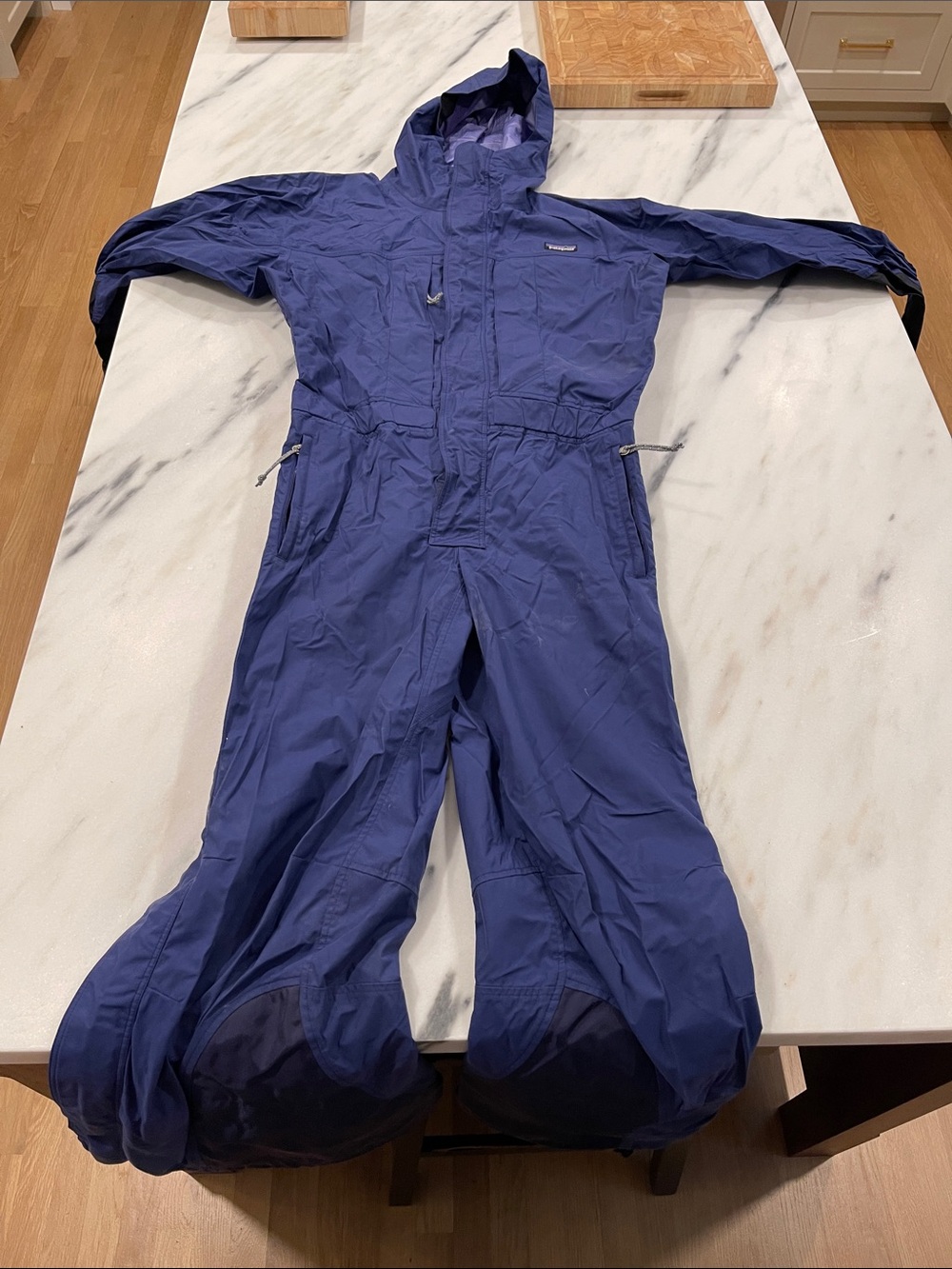Vintage circa 1990s Patagonia Men’s hooded one piece shell.  Great condition